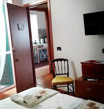 Pensión La Corte & Breakfast *