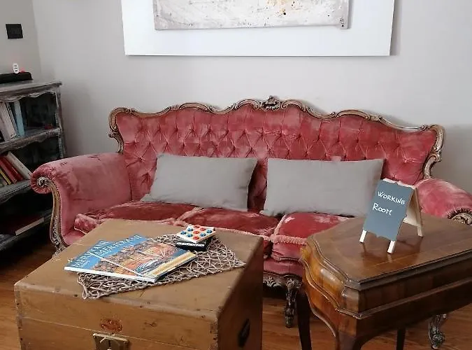 Pensión La Corte & Breakfast *